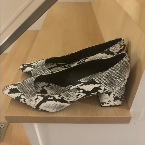 Zara snake pattern pointy toe heels - Picture 2 of 5